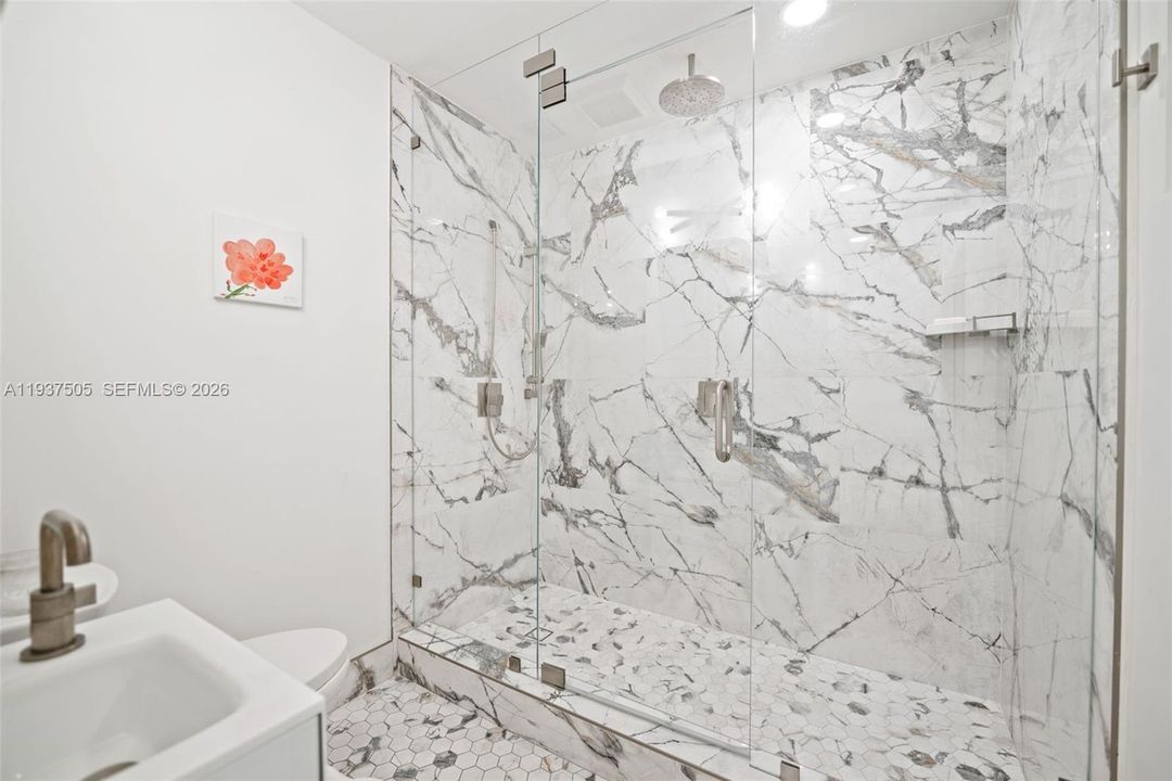 En Venta: $1,009,999 (4 camas, 4 baños, 2563 Pies cuadrados)