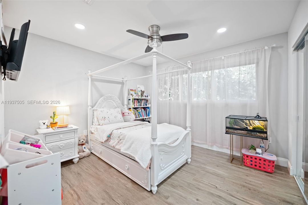 En Venta: $1,009,999 (4 camas, 4 baños, 2563 Pies cuadrados)