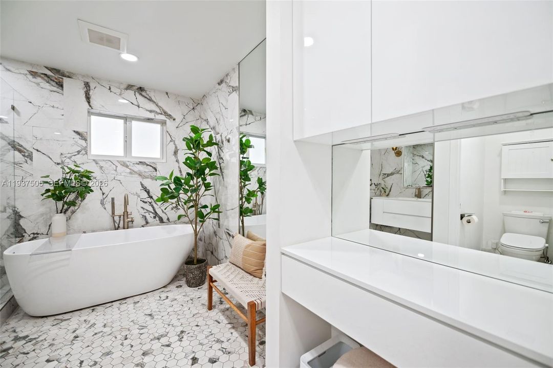 En Venta: $1,009,999 (4 camas, 4 baños, 2563 Pies cuadrados)