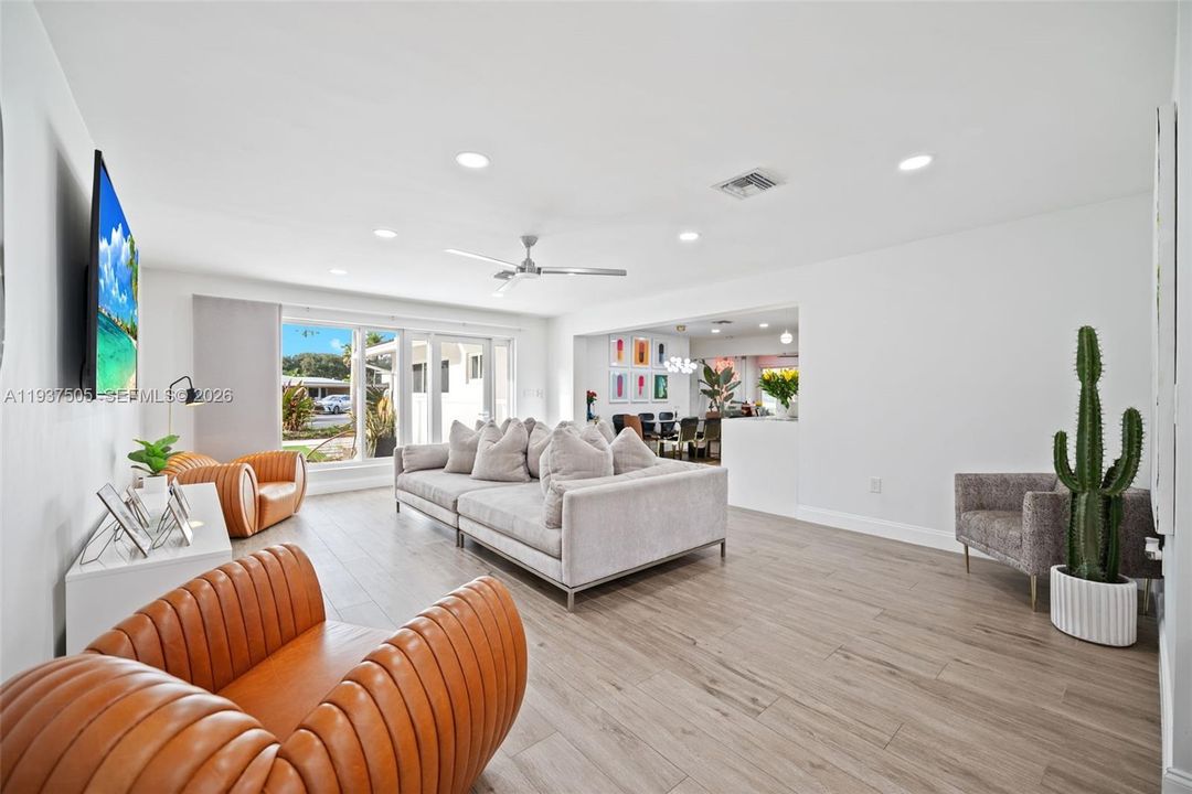 En Venta: $1,009,999 (4 camas, 4 baños, 2563 Pies cuadrados)