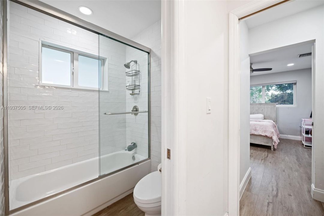 En Venta: $1,009,999 (4 camas, 4 baños, 2563 Pies cuadrados)