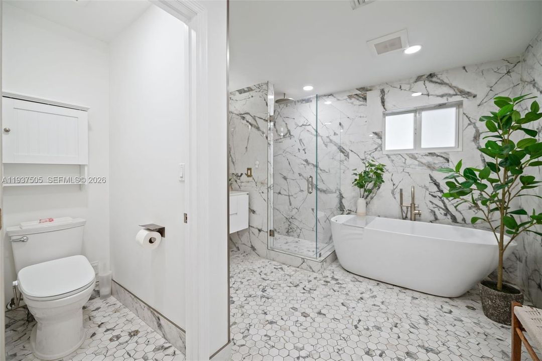 En Venta: $1,009,999 (4 camas, 4 baños, 2563 Pies cuadrados)