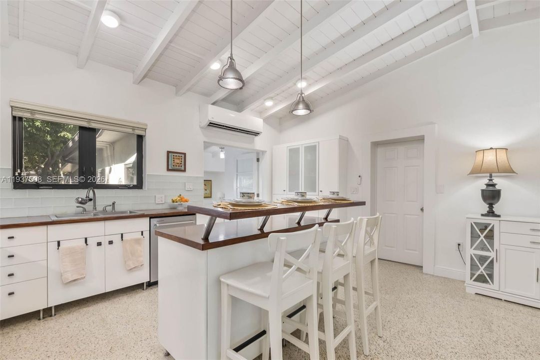 待售: $1,585,000 (3 贝兹, 3 浴室, 1696 平方英尺)