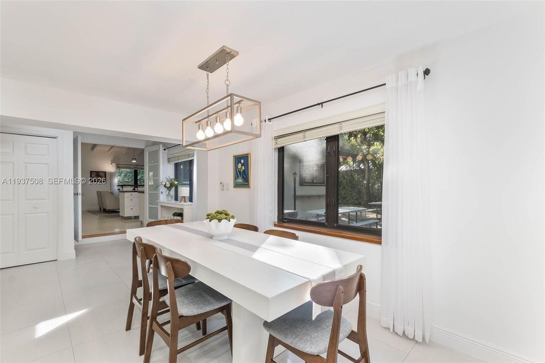 待售: $1,585,000 (3 贝兹, 3 浴室, 1696 平方英尺)