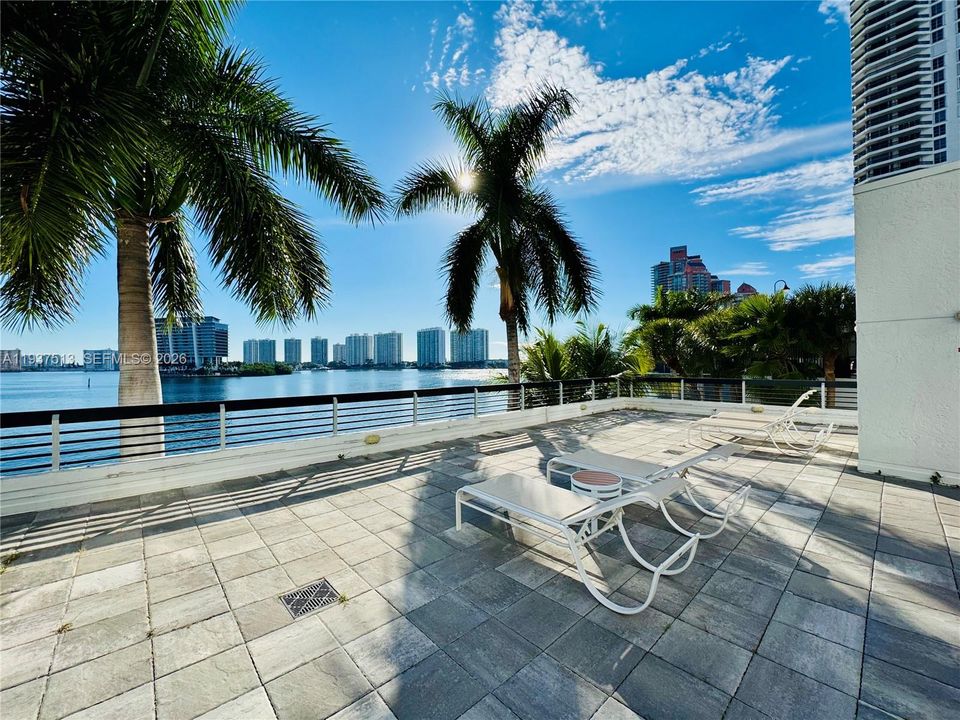 For Rent: $3,150 (2 beds, 2 baths, 1091 Square Feet)