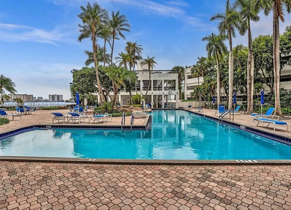 For Rent: $3,150 (2 beds, 2 baths, 1091 Square Feet)