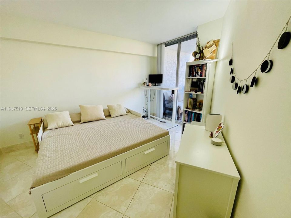 For Rent: $3,150 (2 beds, 2 baths, 1091 Square Feet)