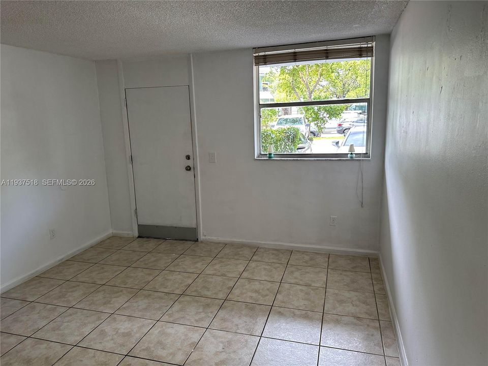 For Rent: $1,850 (1 beds, 1 baths, 620 Square Feet)
