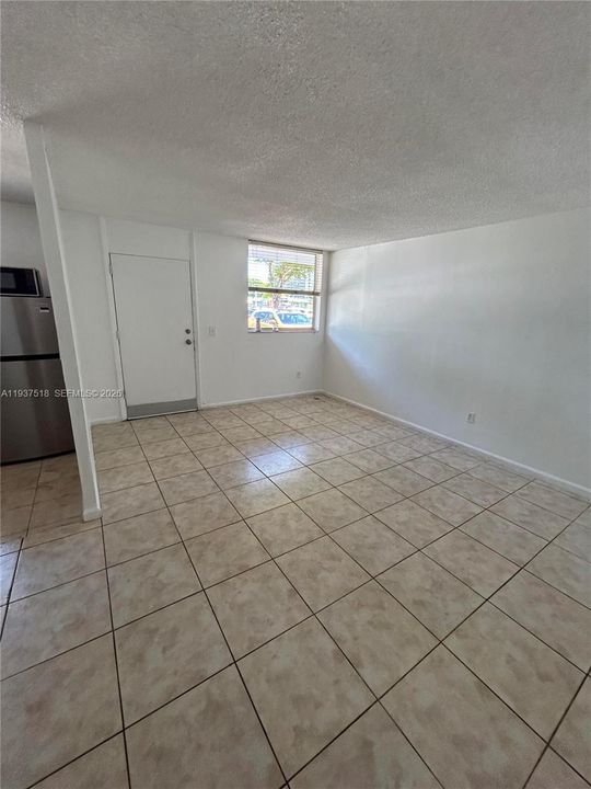 For Rent: $1,850 (1 beds, 1 baths, 620 Square Feet)