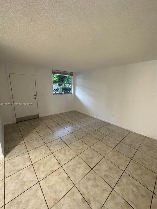 For Rent: $1,850 (1 beds, 1 baths, 620 Square Feet)
