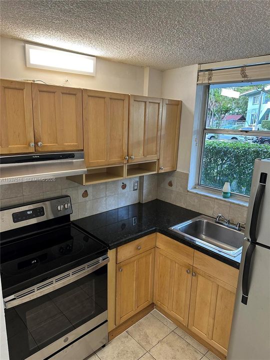 For Rent: $1,850 (1 beds, 1 baths, 620 Square Feet)