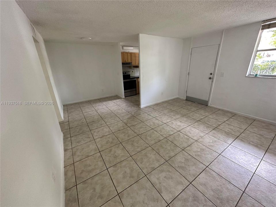 For Rent: $1,850 (1 beds, 1 baths, 620 Square Feet)