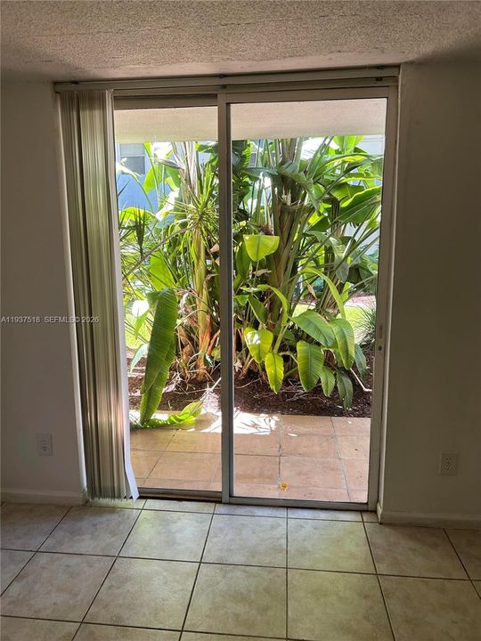 For Rent: $1,850 (1 beds, 1 baths, 620 Square Feet)