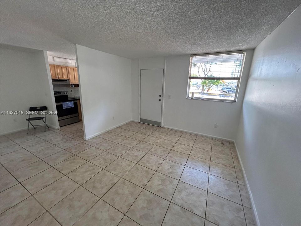 For Rent: $1,850 (1 beds, 1 baths, 620 Square Feet)