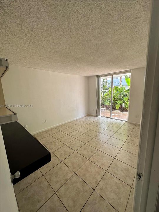 For Rent: $1,850 (1 beds, 1 baths, 620 Square Feet)