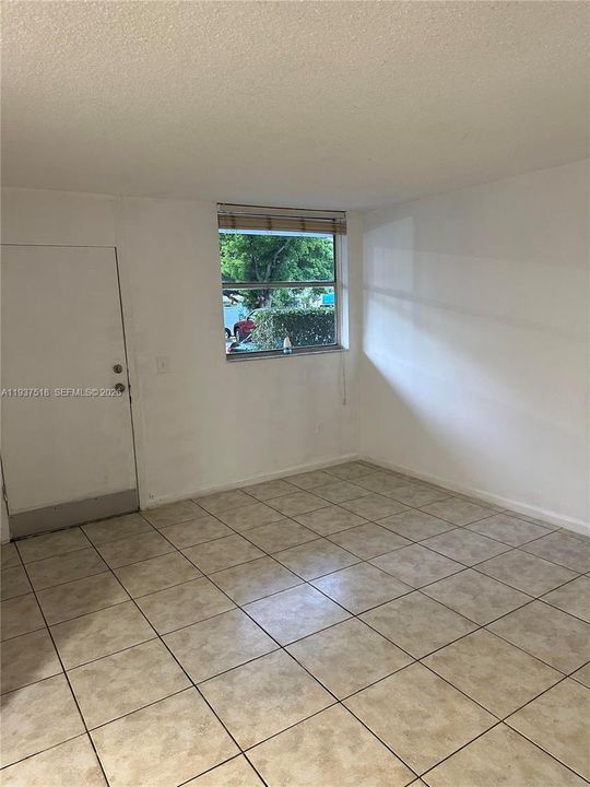 For Rent: $1,850 (1 beds, 1 baths, 620 Square Feet)