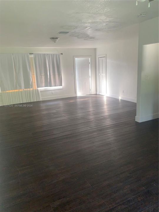 出租: $3,150 (4 贝兹, 3 浴室, 1711 平方英尺)