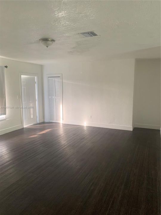 出租: $3,150 (4 贝兹, 3 浴室, 1711 平方英尺)