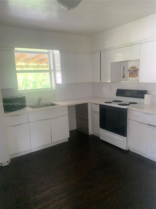 出租: $3,150 (4 贝兹, 3 浴室, 1711 平方英尺)