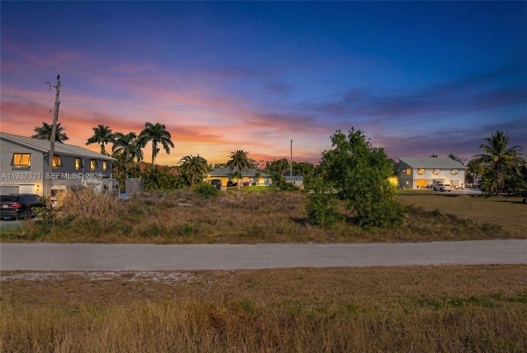 待售: $36,500 (0.19 acres)