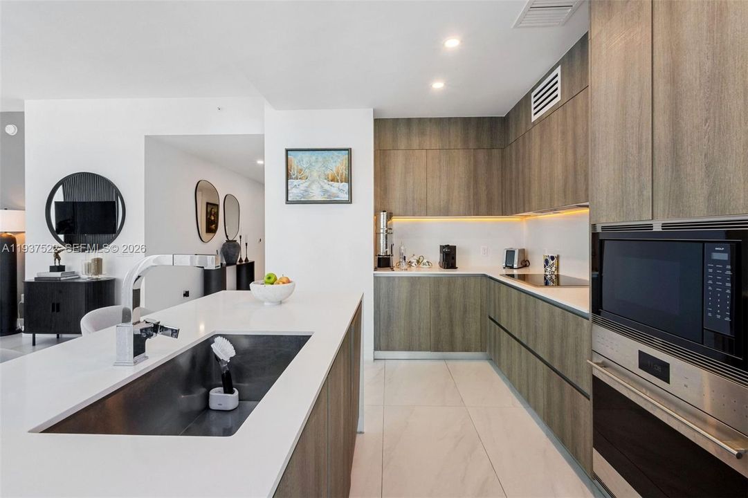 For Sale: $1,645,000 (2 beds, 2 baths, 1675 Square Feet)