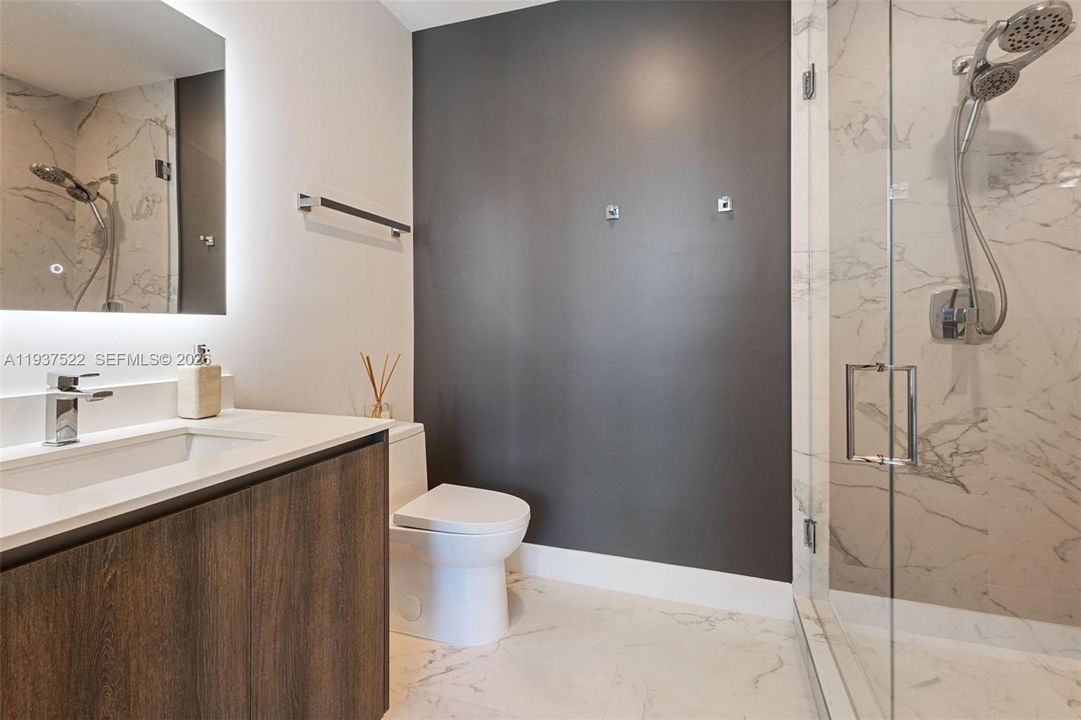 For Sale: $1,645,000 (2 beds, 2 baths, 1675 Square Feet)