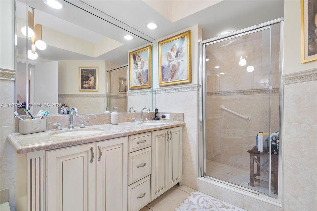 待售: $595,000 (2 贝兹, 2 浴室, 1560 平方英尺)