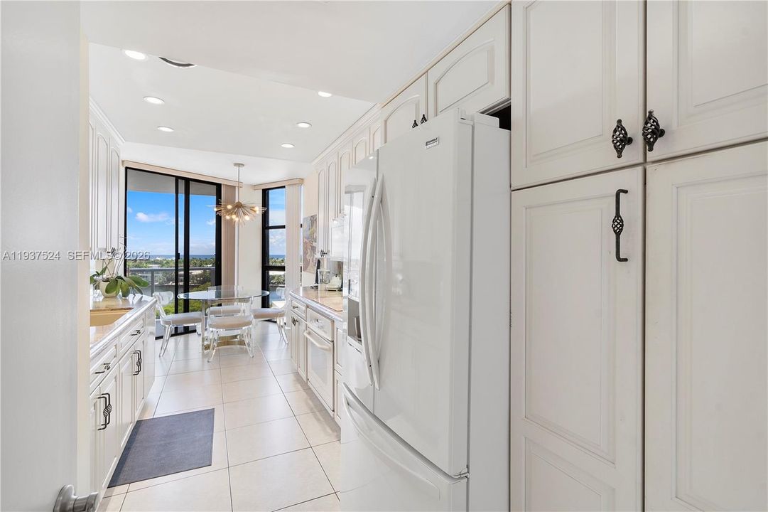 待售: $595,000 (2 贝兹, 2 浴室, 1560 平方英尺)