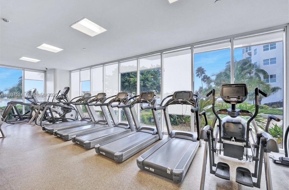 待售: $595,000 (2 贝兹, 2 浴室, 1560 平方英尺)