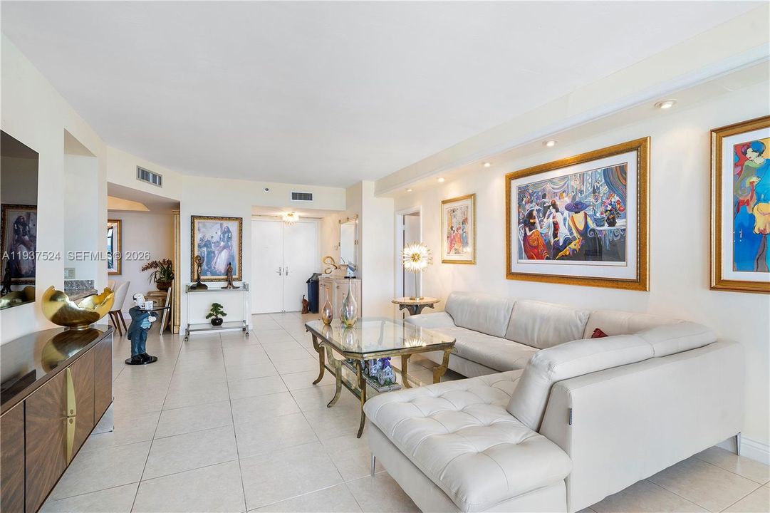 待售: $595,000 (2 贝兹, 2 浴室, 1560 平方英尺)