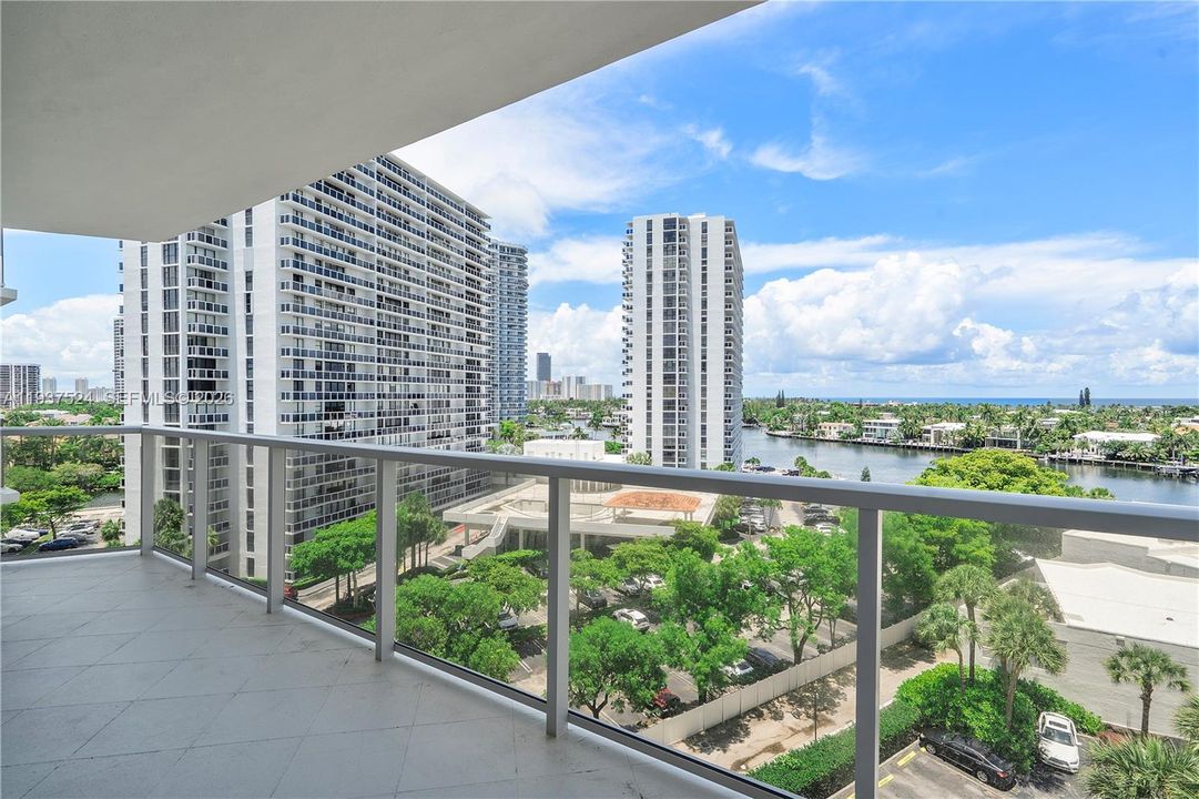 待售: $595,000 (2 贝兹, 2 浴室, 1560 平方英尺)