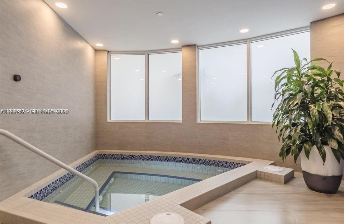 待售: $595,000 (2 贝兹, 2 浴室, 1560 平方英尺)