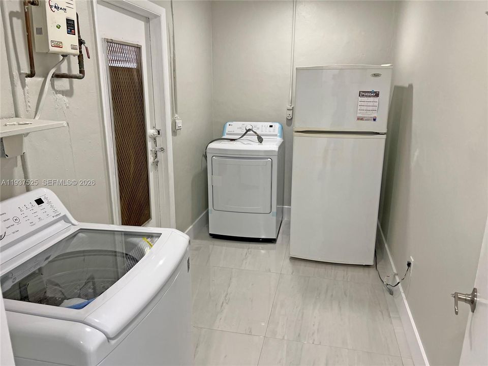 For Rent: $4,099 (3 beds, 2 baths, 1406 Square Feet)