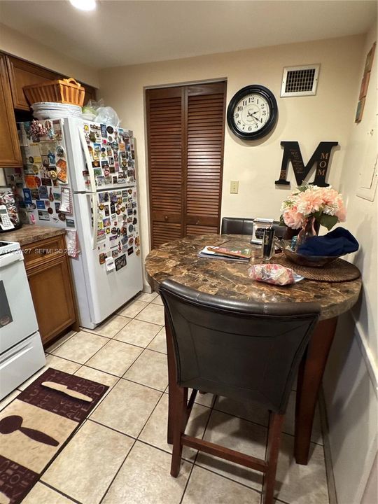 For Sale: $80,000 (1 beds, 1 baths, 981 Square Feet)