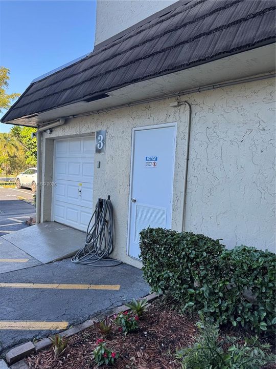 For Sale: $80,000 (1 beds, 1 baths, 981 Square Feet)