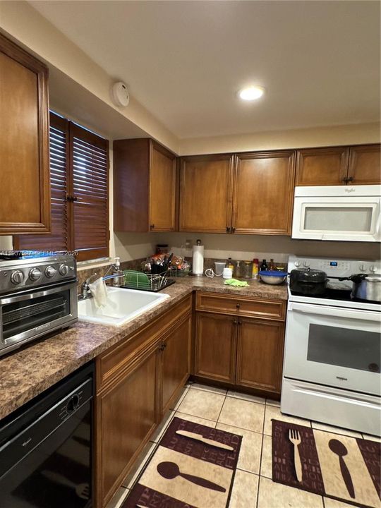 For Sale: $80,000 (1 beds, 1 baths, 981 Square Feet)