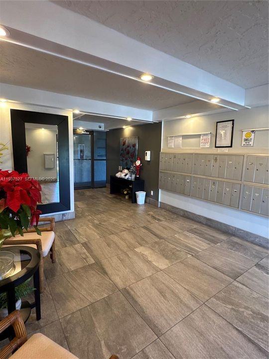 For Sale: $80,000 (1 beds, 1 baths, 981 Square Feet)