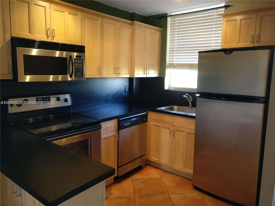 For Rent: $1,875 (1 beds, 1 baths, 620 Square Feet)
