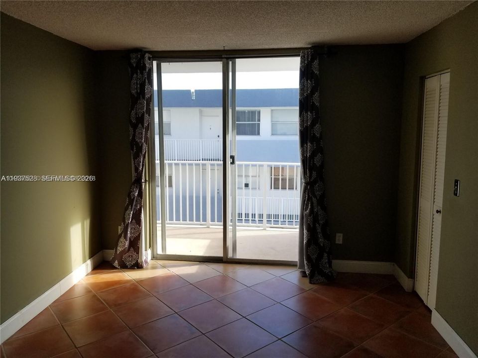 For Rent: $1,875 (1 beds, 1 baths, 620 Square Feet)