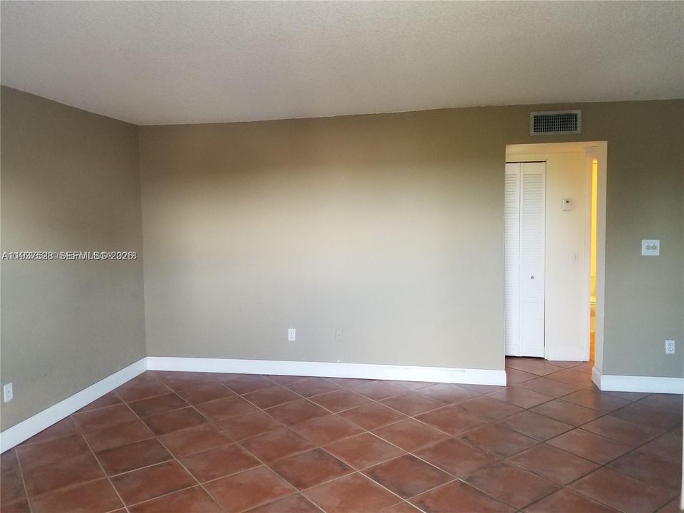 For Rent: $1,875 (1 beds, 1 baths, 620 Square Feet)