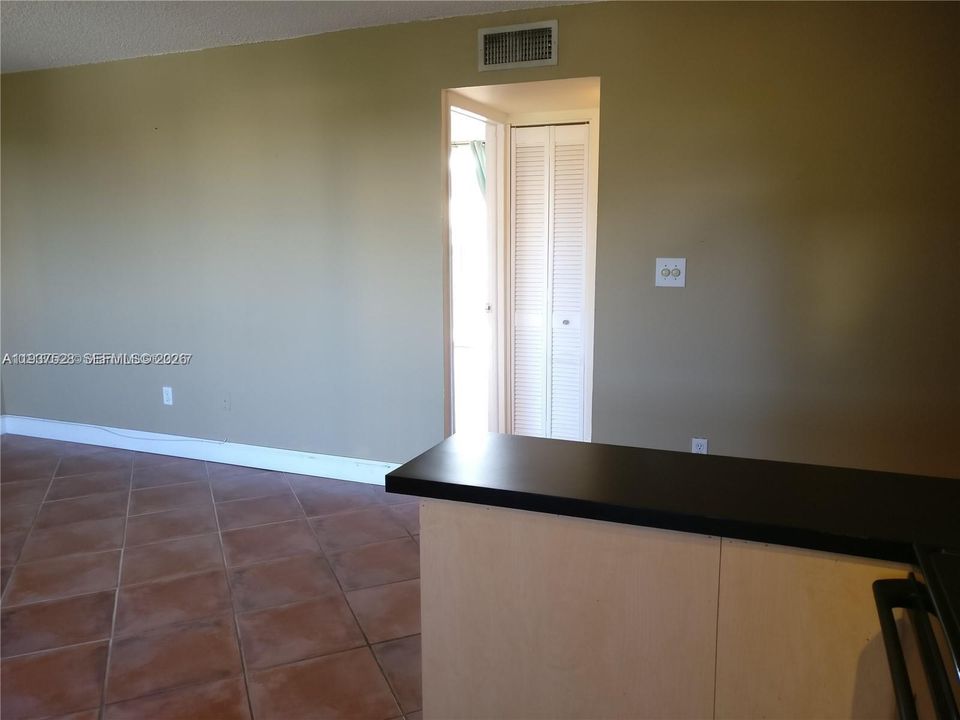 For Rent: $1,875 (1 beds, 1 baths, 620 Square Feet)