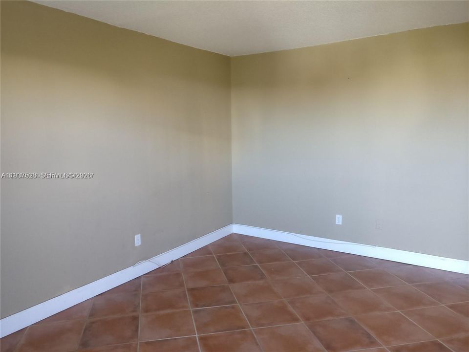 For Rent: $1,875 (1 beds, 1 baths, 620 Square Feet)