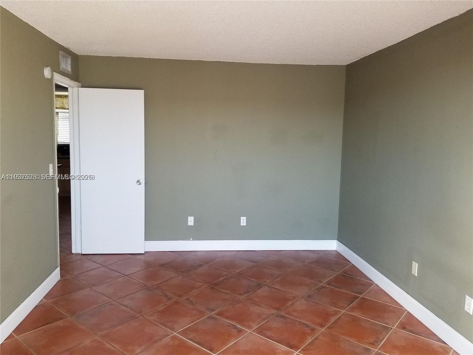 For Rent: $1,875 (1 beds, 1 baths, 620 Square Feet)