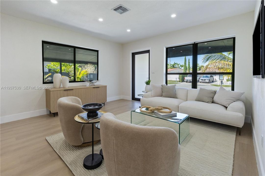 На продажу: $645,000 (4 спален, 2 ванн, 1518 Квадратных фут)