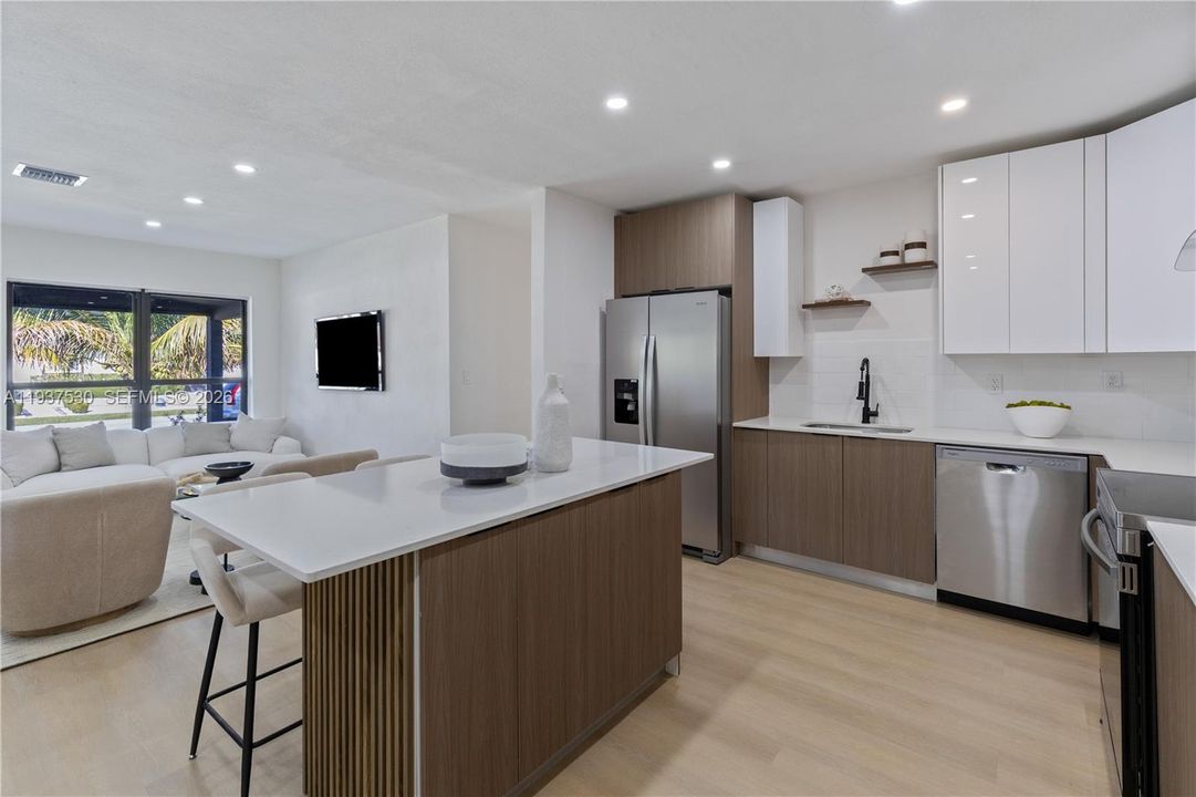 На продажу: $645,000 (4 спален, 2 ванн, 1518 Квадратных фут)