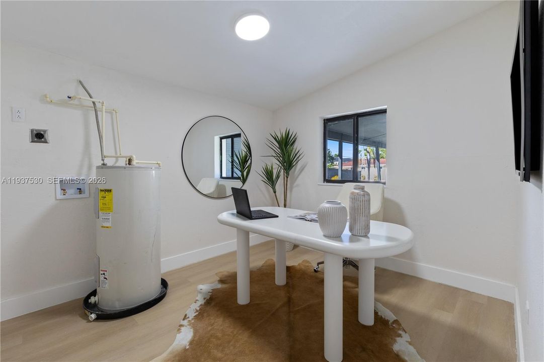 Laundry/Office room