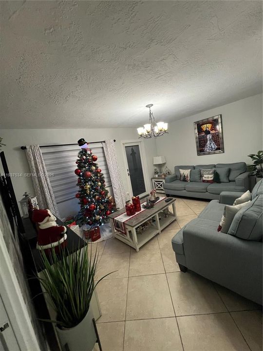 For Sale: $645,000 (3 beds, 2 baths, 1099 Square Feet)