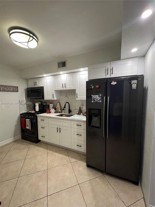 For Sale: $645,000 (3 beds, 2 baths, 1099 Square Feet)