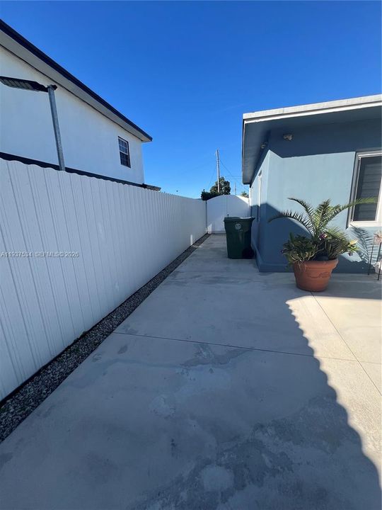 For Sale: $645,000 (3 beds, 2 baths, 1099 Square Feet)