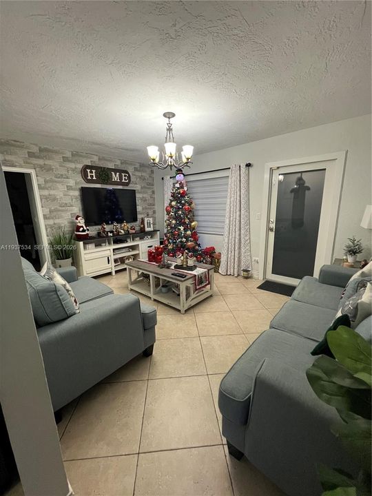 For Sale: $645,000 (3 beds, 2 baths, 1099 Square Feet)